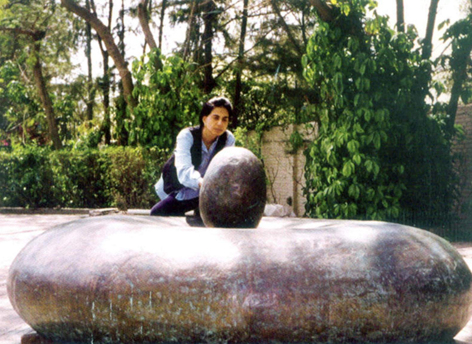 Hemi’s fifteen-foot-high bronze sculpture titled Girl Child was India’s entry at the prestigious Sculpture 2000, held in New London, Connecticut, in the United States of America – and was showcased at the waterfront. Later the art work was bought by a private dealer.