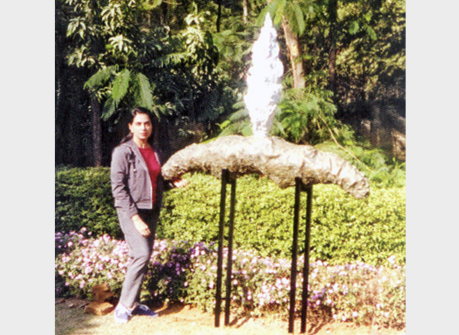 Hemi’s aluminum sculpture, Fire, lights up a private garden in Tuscany, one of her many installations that have found a place of honour across the world. Fire is part of a project that resulted in many sculptures by artists from different countries.